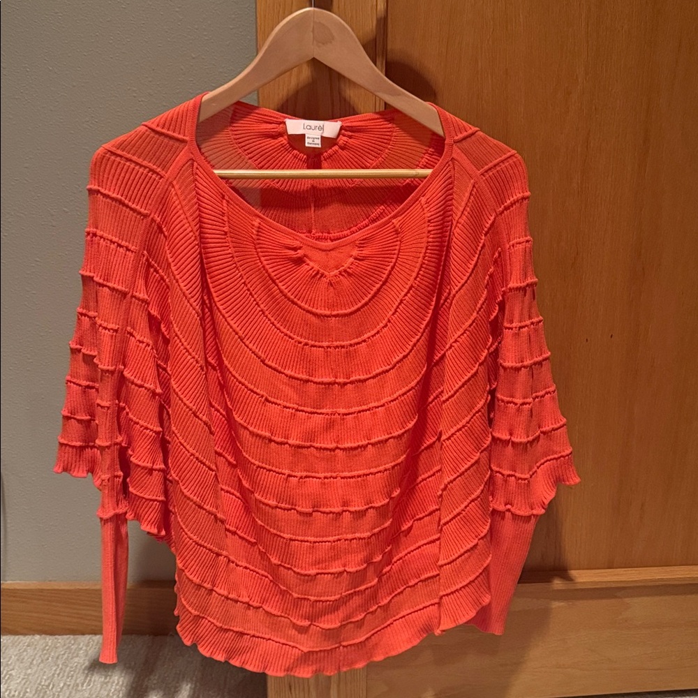 "Laurel Escada" refers to the German premium fashion brand.
Gorgeous vintage top